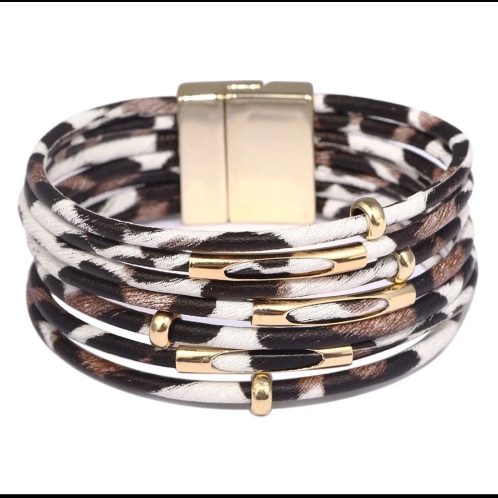Multilayer bracelet with magnetic clasp. - Picture 2 of 5